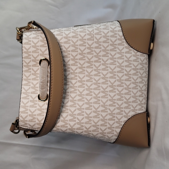 Michel Kors Signature Mercer Convertible Crossbody Bag - Picture 4 of 6